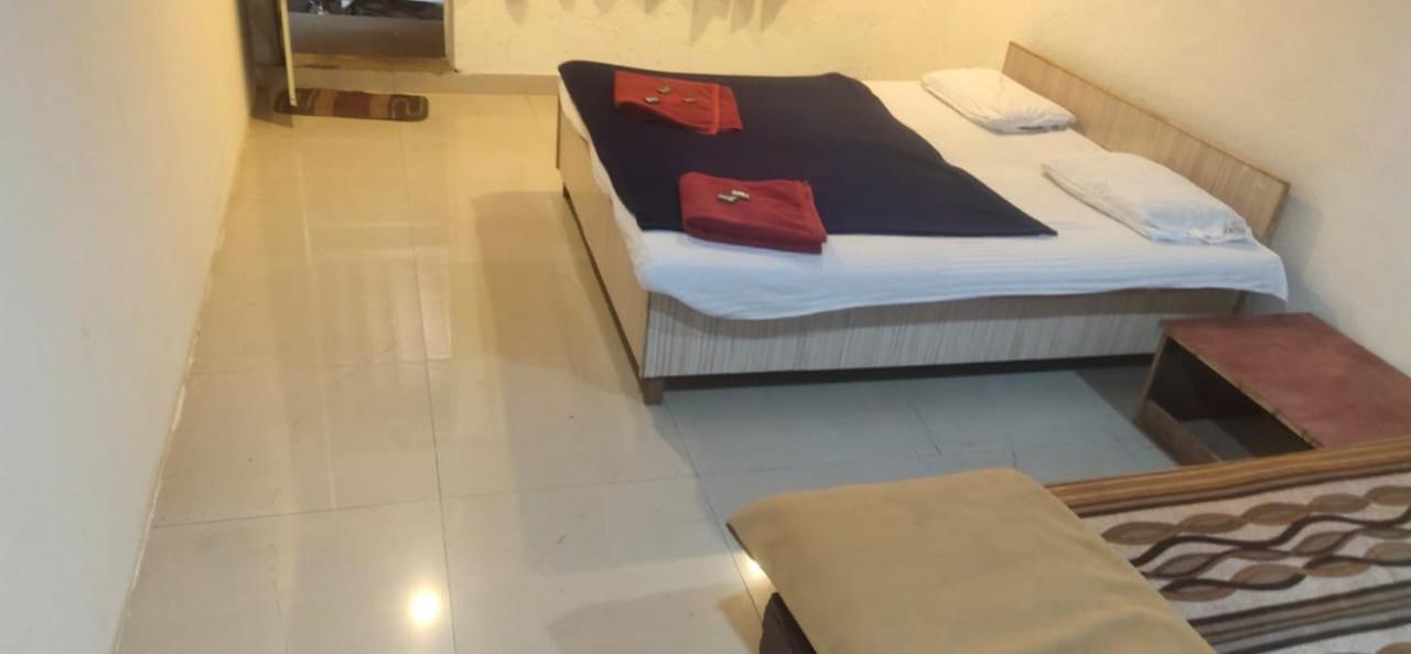 Hilltone Veg Non Veg Matheran Hotel Bagian luar foto