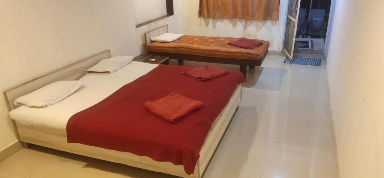 Hilltone Veg Non Veg Matheran Hotel Bagian luar foto