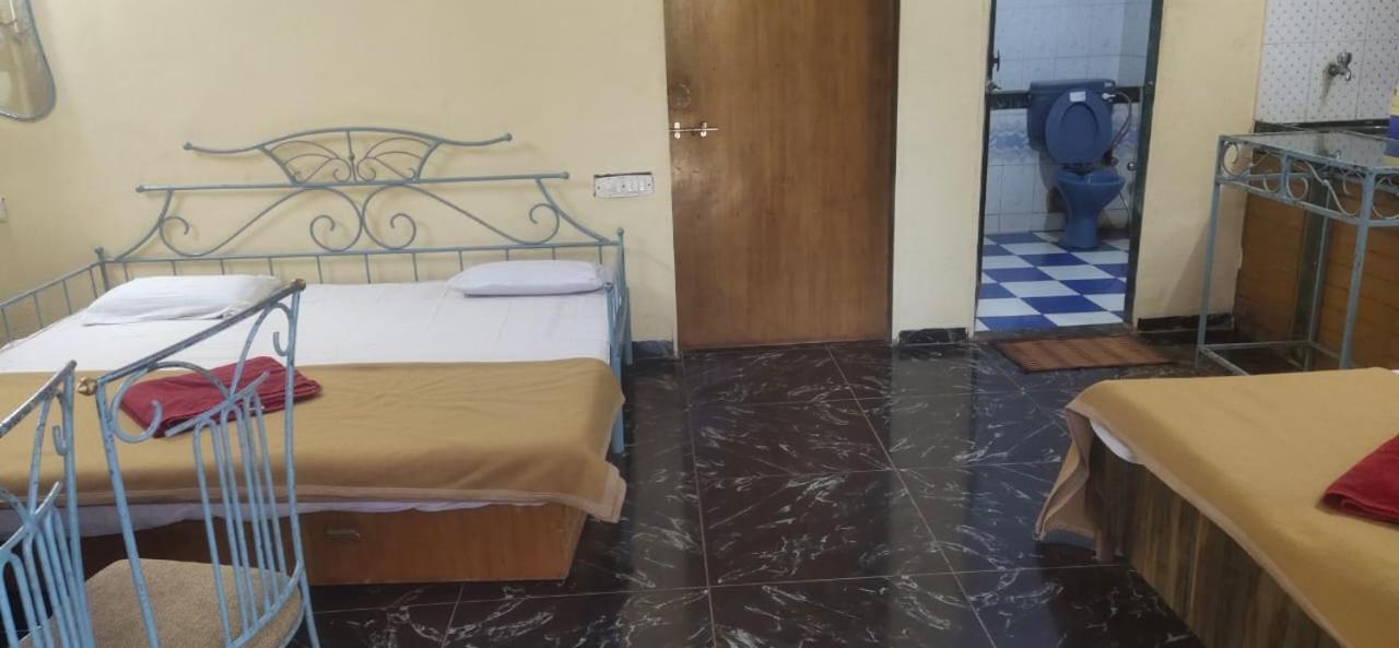 Hilltone Veg Non Veg Matheran Hotel Bagian luar foto