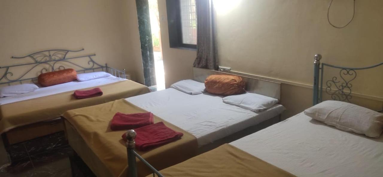 Hilltone Veg Non Veg Matheran Hotel Bagian luar foto
