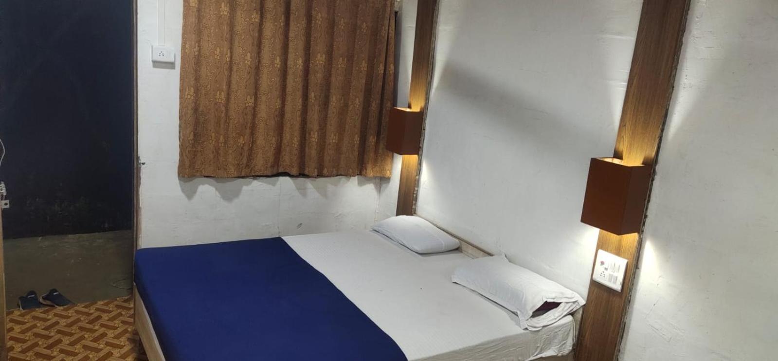 Hilltone Veg Non Veg Matheran Hotel Bagian luar foto